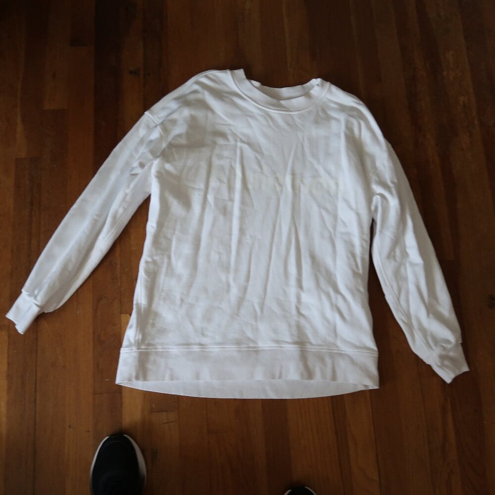 Lululemon Perfectly Oversized Crew *Graphic Size 8 in White